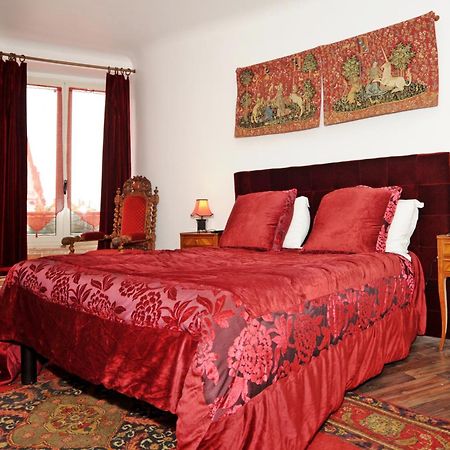 Hotel La Tour Сули-сюр-Лоар Екстериор снимка