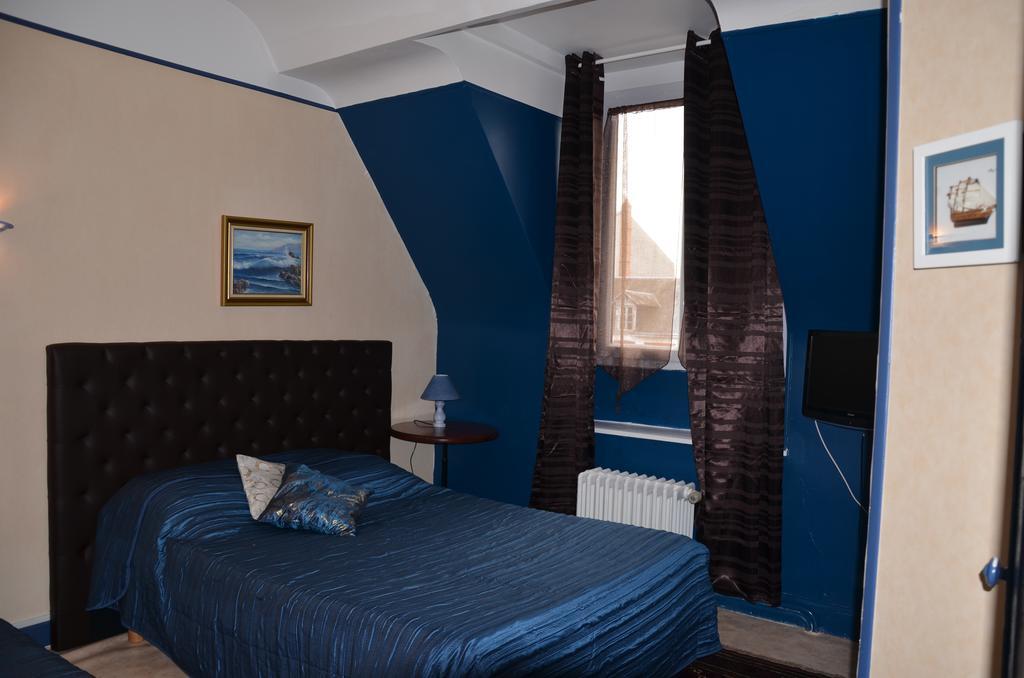 Hotel La Tour Сули-сюр-Лоар Екстериор снимка
