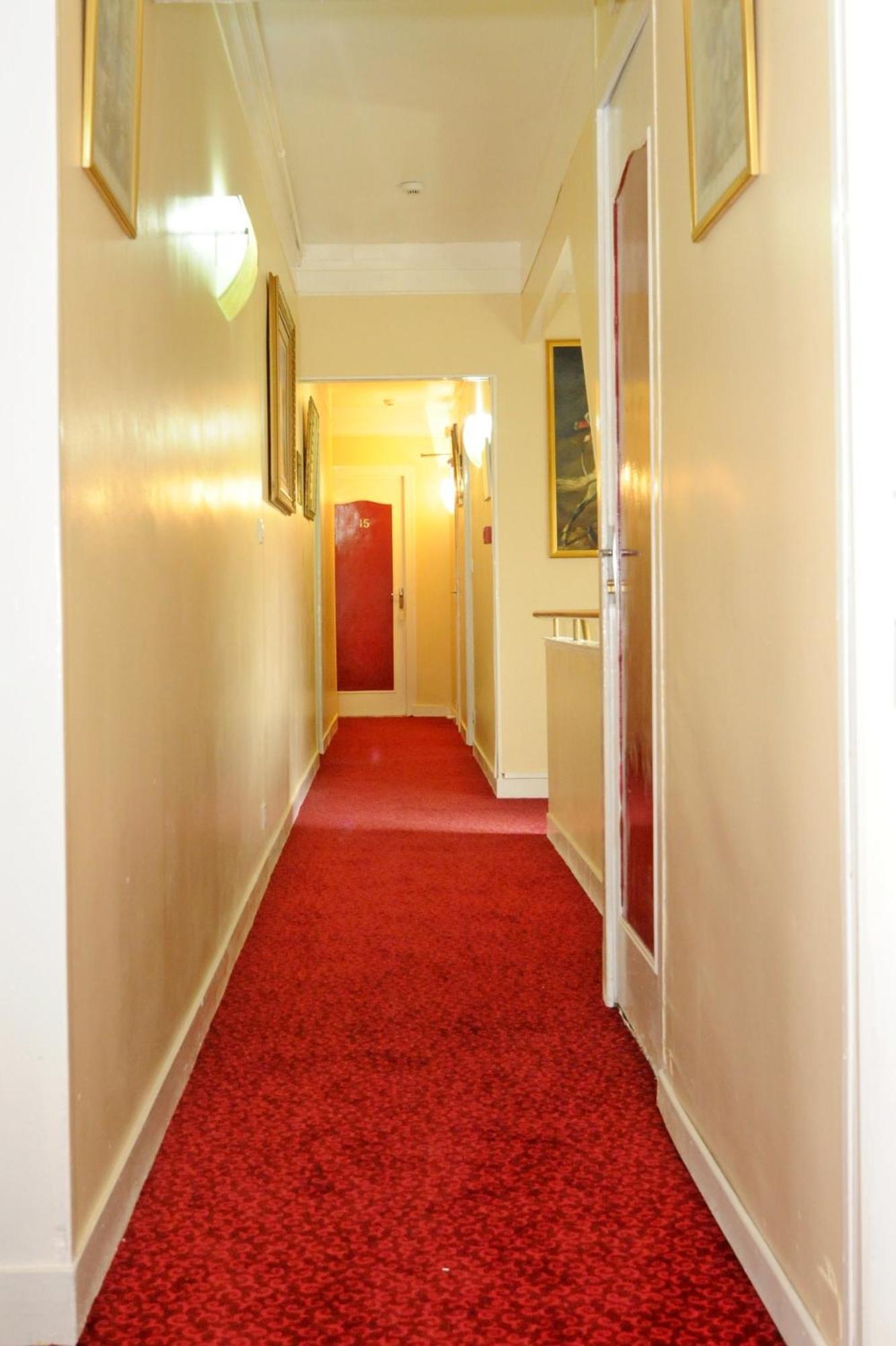 Hotel La Tour Сули-сюр-Лоар Екстериор снимка