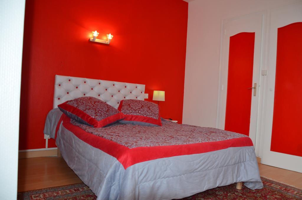 Hotel La Tour Сули-сюр-Лоар Екстериор снимка