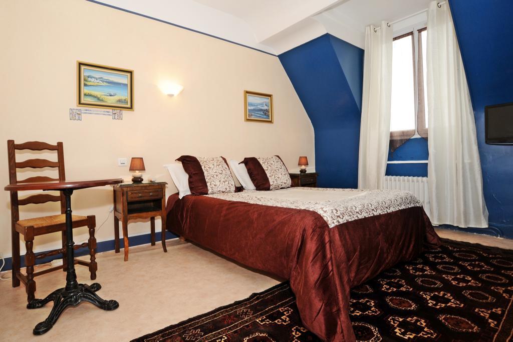 Hotel La Tour Сули-сюр-Лоар Стая снимка