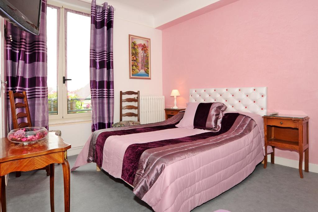 Hotel La Tour Сули-сюр-Лоар Стая снимка