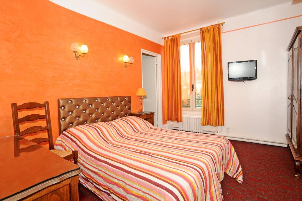 Hotel La Tour Сули-сюр-Лоар Стая снимка