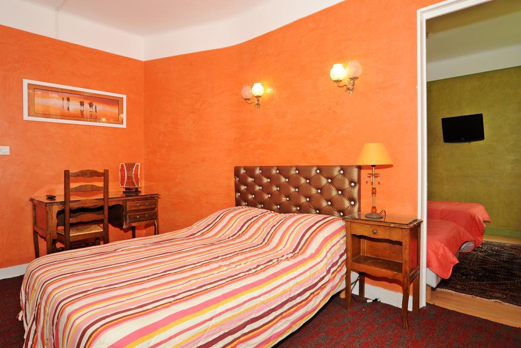 Hotel La Tour Сули-сюр-Лоар Стая снимка